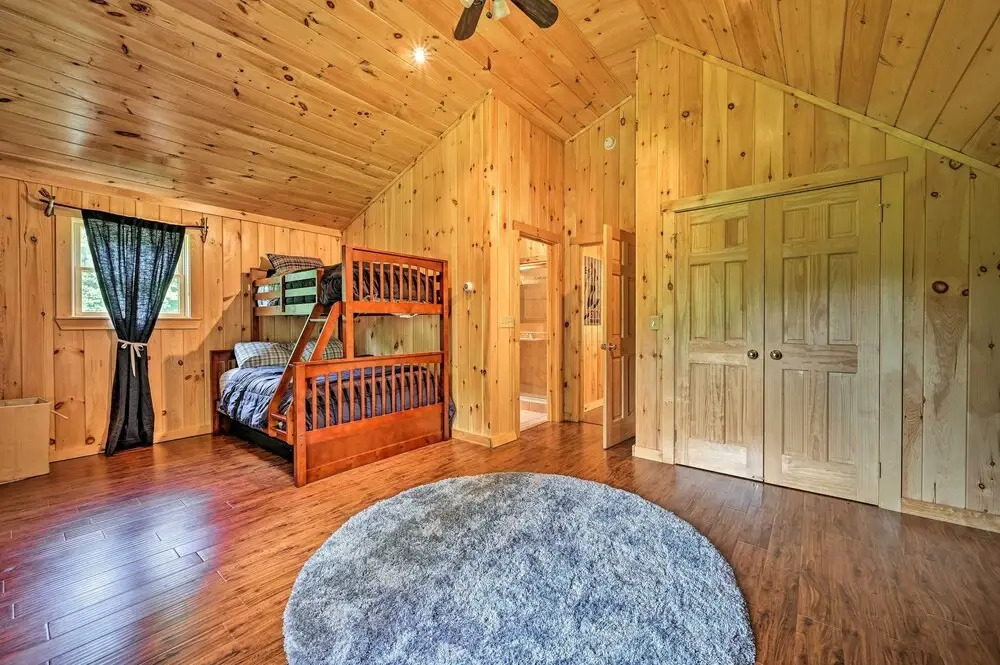 Private Chester Home w/ Deck, Mins to Skiing!