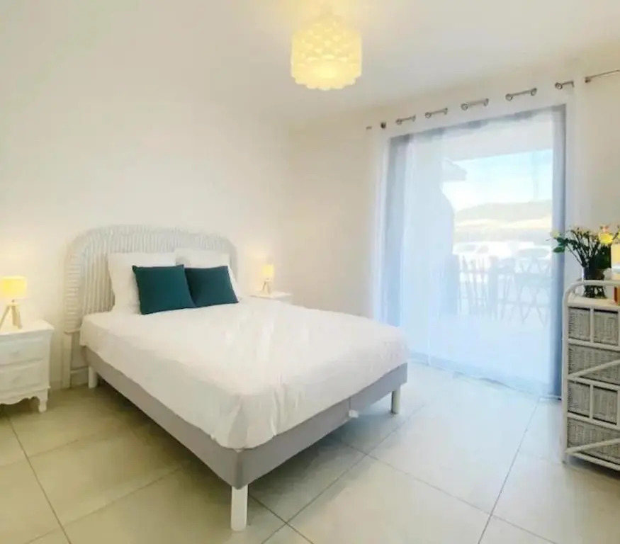 Sublime 40m near the beach of Agosta!