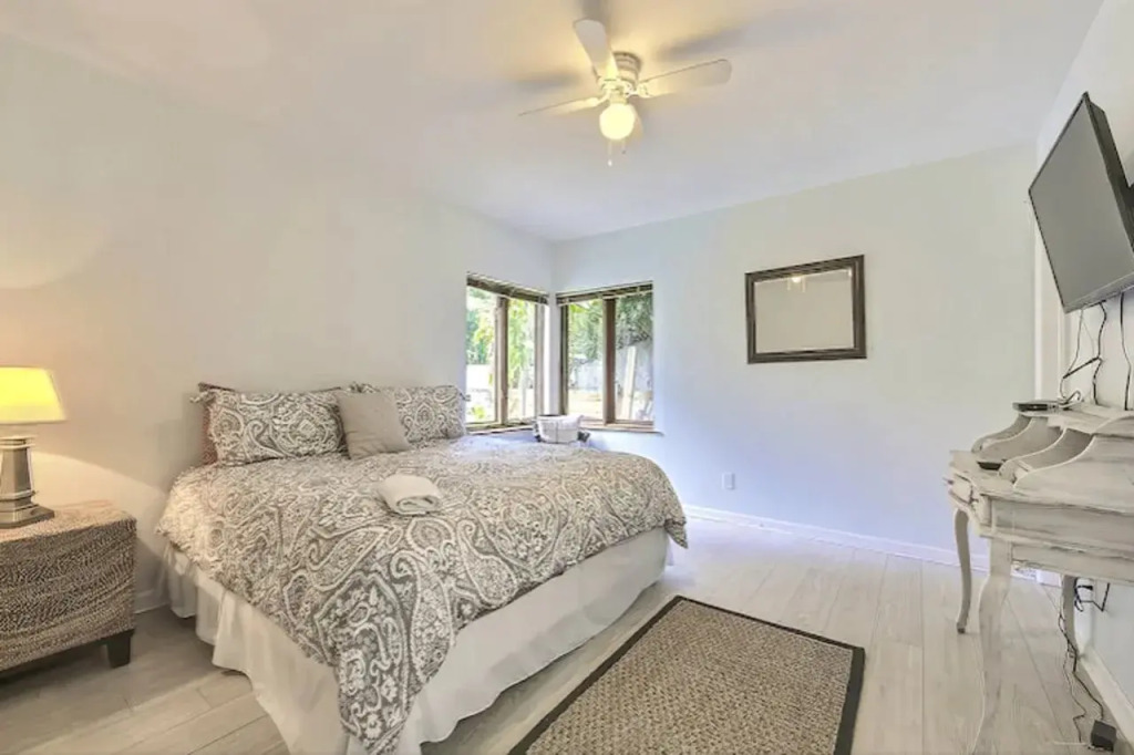 Salty Bungalow Azul