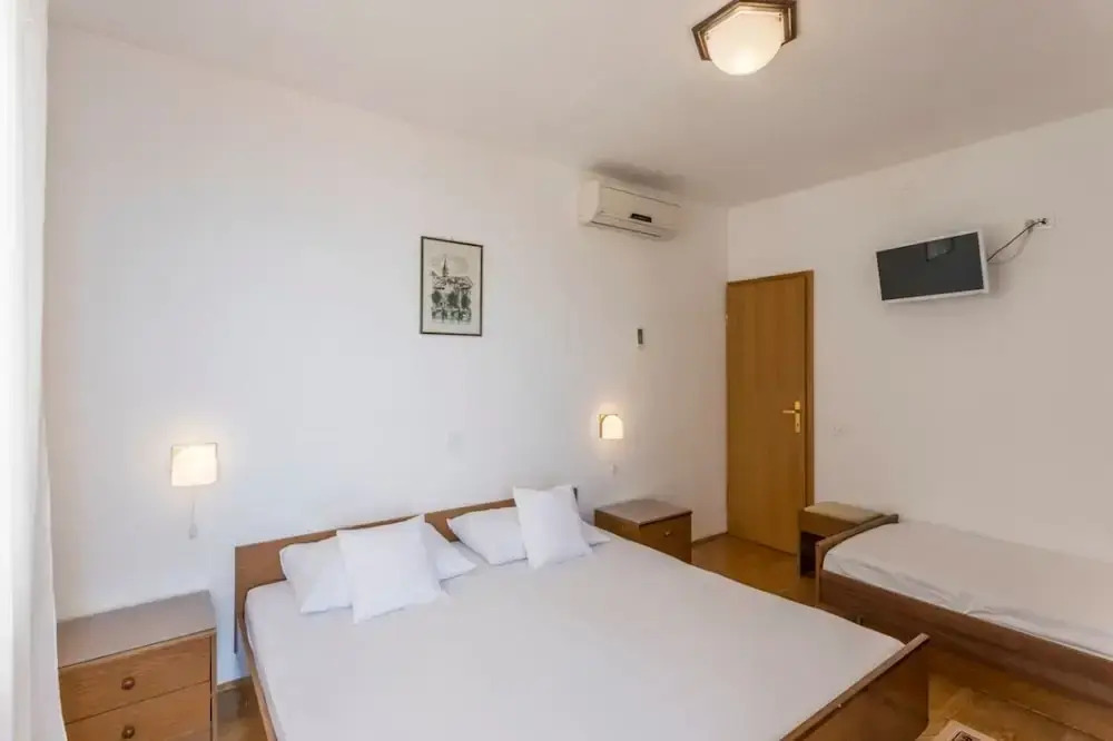 Vedra- Free Parking and Close to the Beach - D4