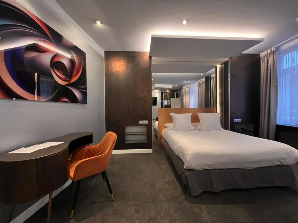 Отель LOGIS Hôtel Borel