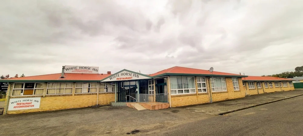 White Horse Inn Restaurant & Motel