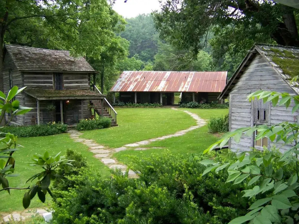 The Mast Farm Inn