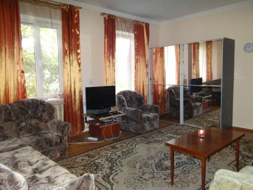 Full House Hostel