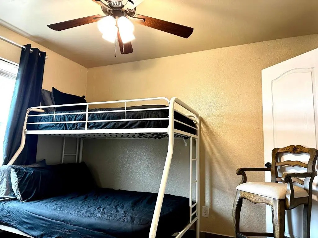 The Rustic @ Paseo de Encinal Dr # 4
