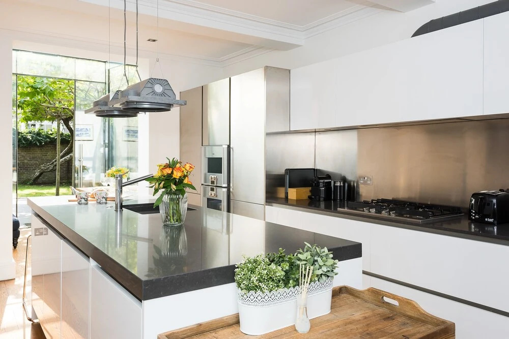 Beautiful 2BR Home With Conservatory and Garden