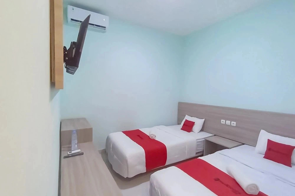 RedDoorz at Diamond Inn Stasiun Pekalongan