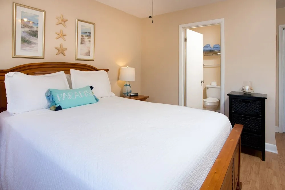 New Listing! Mid-Island Marvel W/ Resort Amenities Condo
