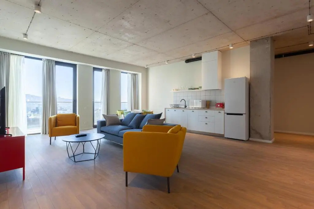 Spacious 3 BedroomR and 2 balcony Apartment in the city center