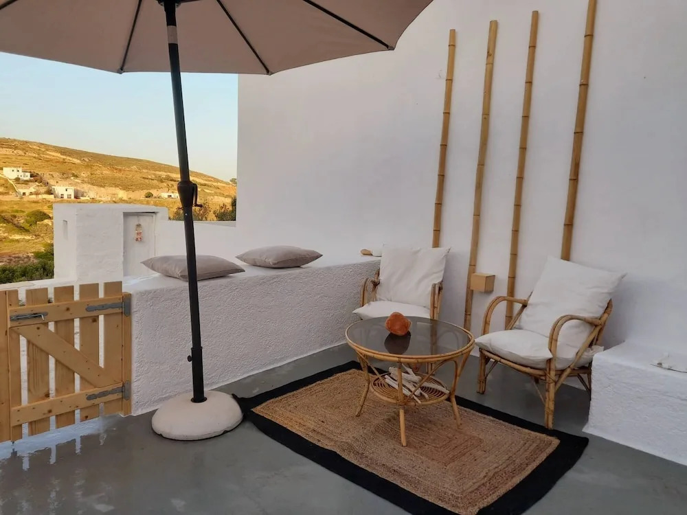 Salty Caves Apartments Milos