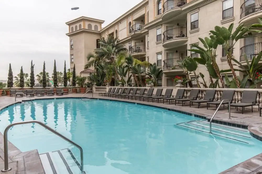 Top Downtown Location, Fast WIFI, & Free Parking! (P-1)