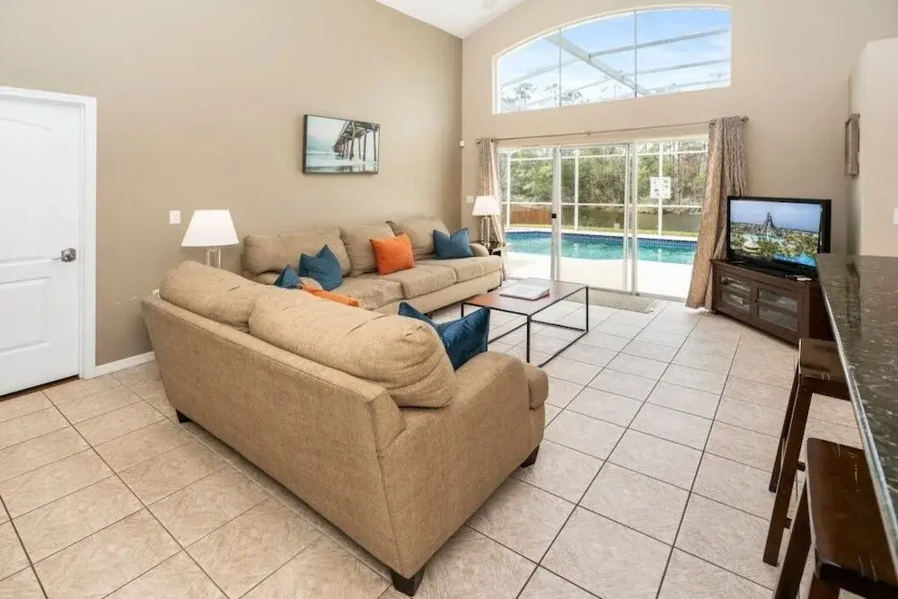 Wr001or 4 Bedroom Home by RedAwning