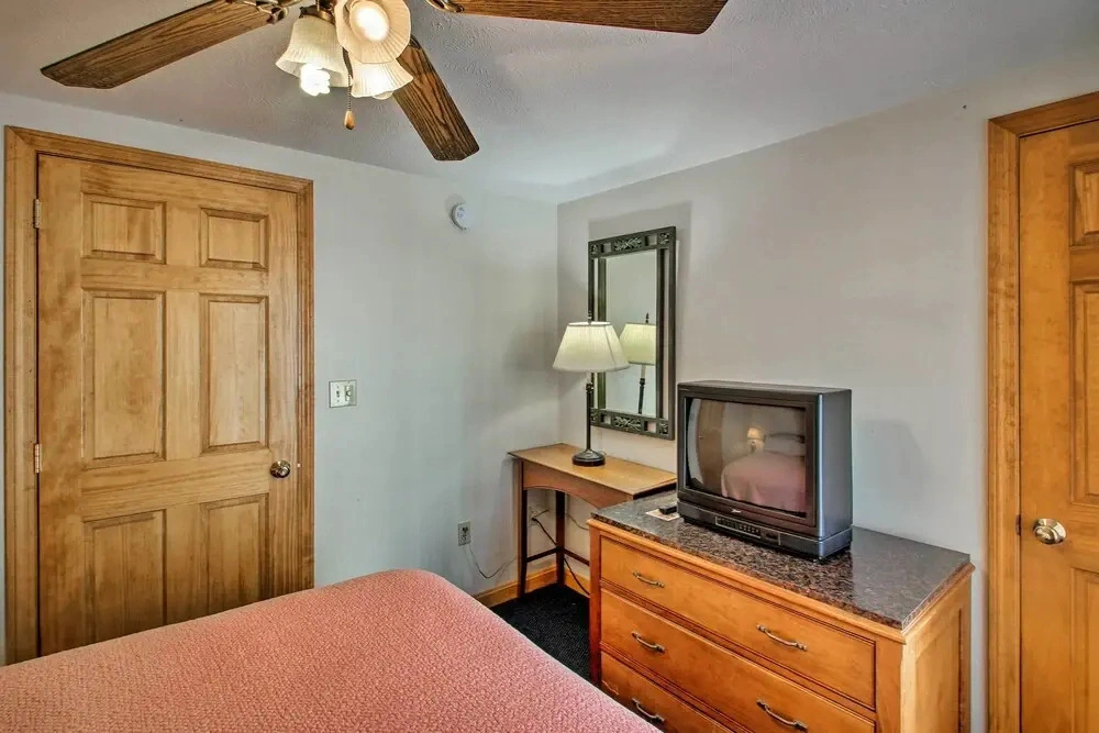 Apt. Walking Distance to OOB Pier & Saco Bay