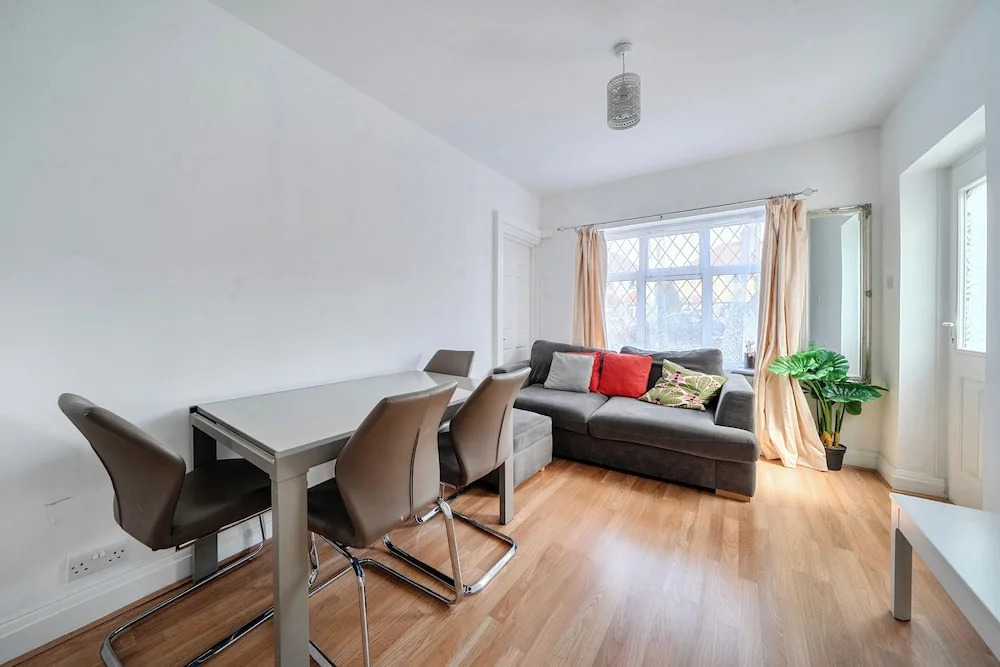 Near Airport - Pets - Parking - Wifi - Sleeps 2