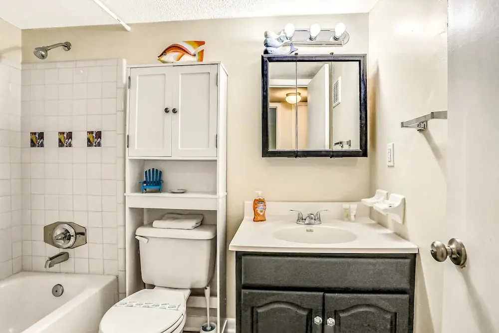 Oceanfront Condo With Pool, Grill, Central AC, Washer/dryer, & Snowbird Friendly