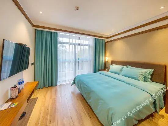 Baodun Lake Hushan Hot Spring Resort