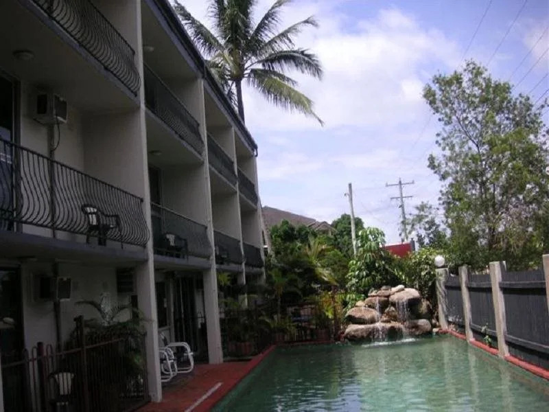 Cairns Holiday Lodge
