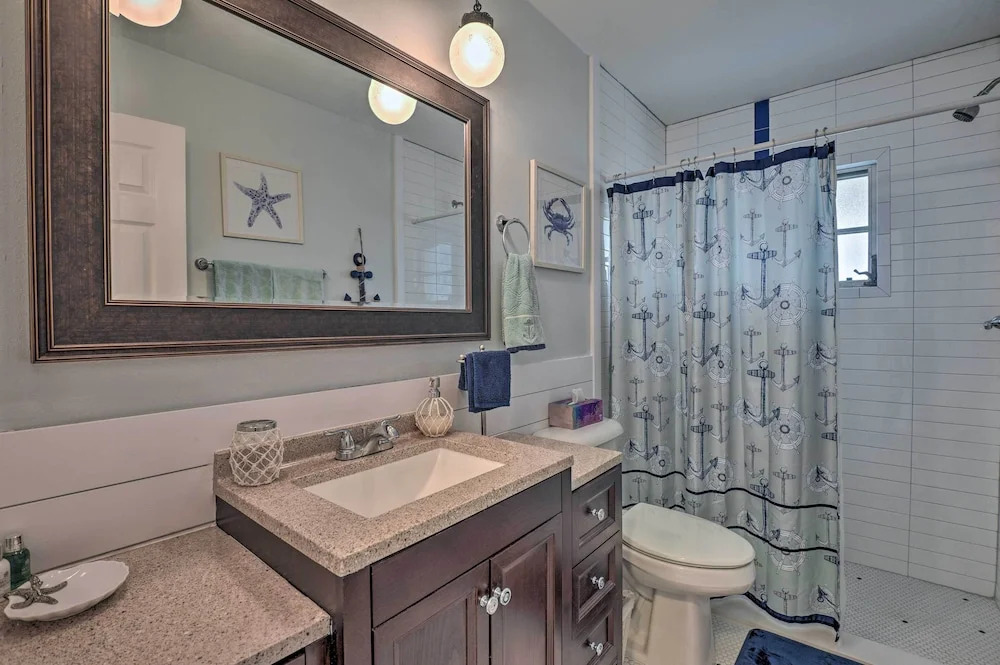 Waterfront Nokomis Escape w/ Dock, Kayaks & Bikes!