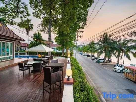RimLay Beachfront Pool Villa