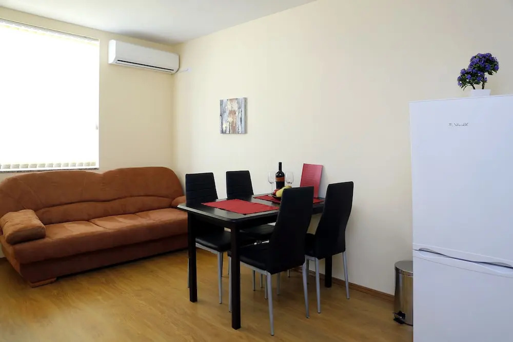 Sea Garden Apartment