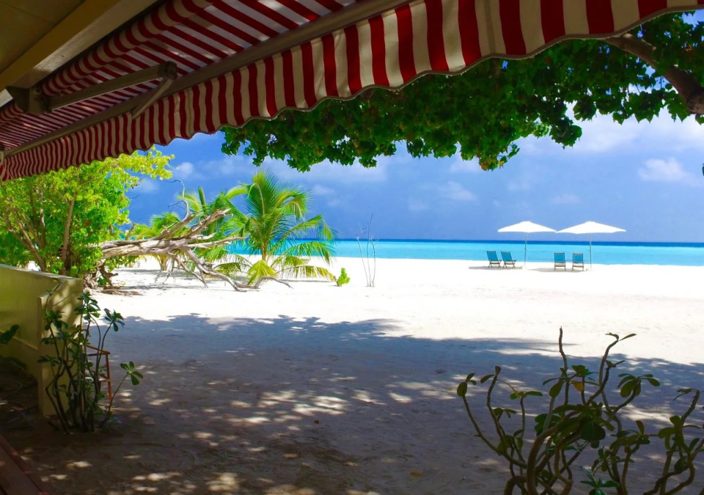 Luau Beach Inn, Maldives