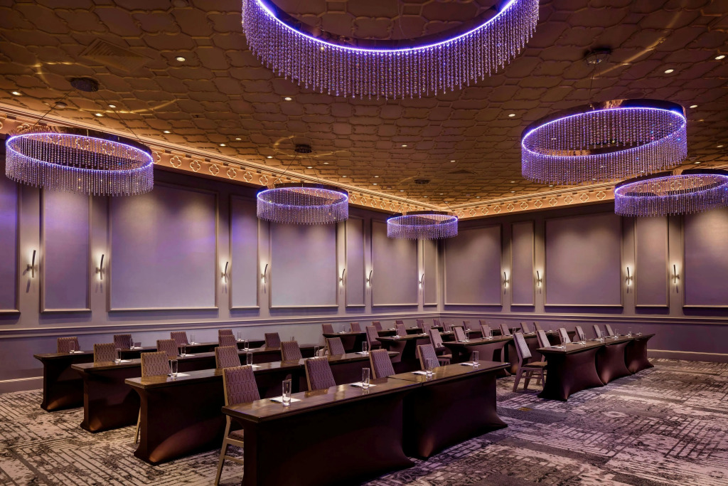 Sheraton Commander Hotel