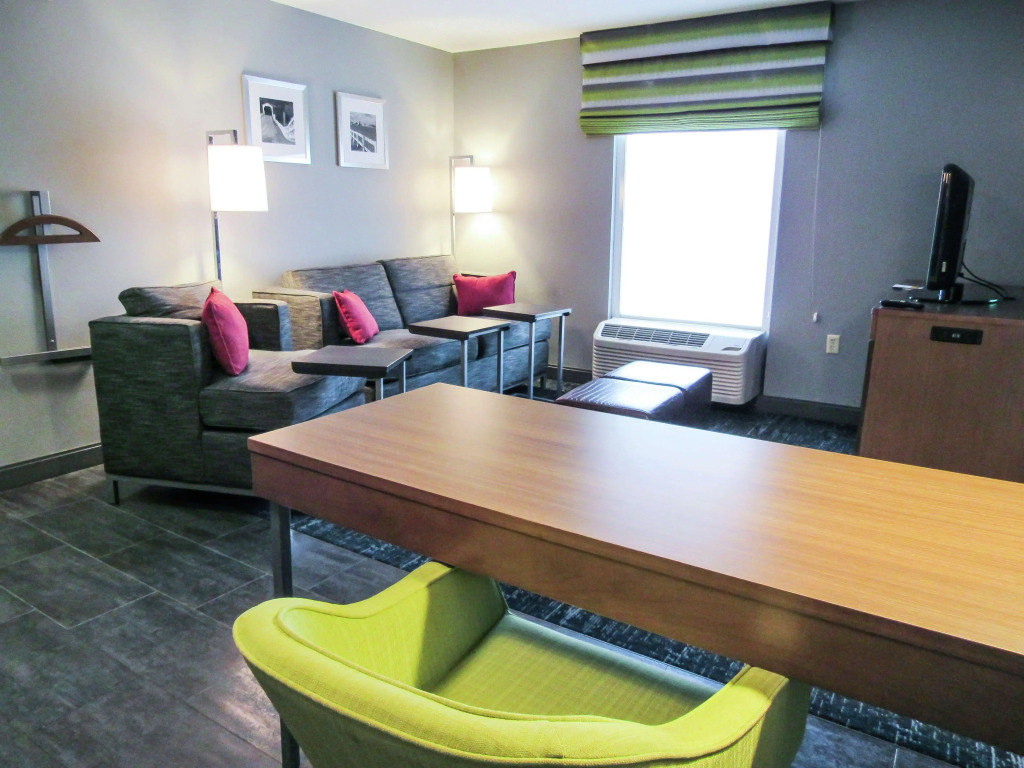 Hampton Inn & Suites Newtown