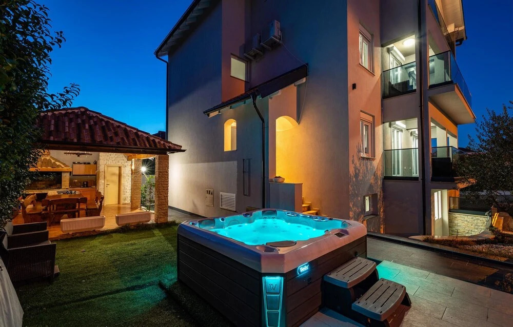 Nice Home in Zadar With Wifi and 8 Bedrooms