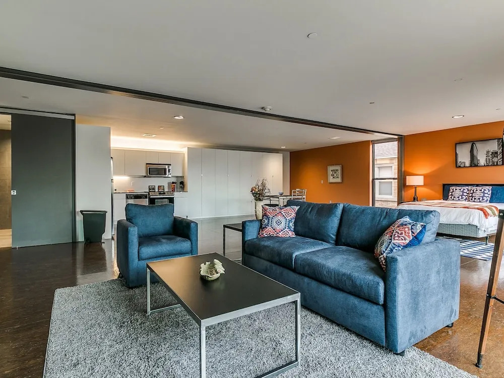Jolly Ollie - Ultra Modern OKC Loft - Sleeps 4