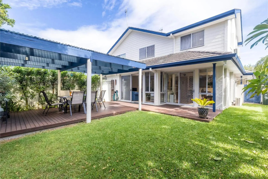 Sea Whispers 1 17 Whitesands Road Just a short stroll to the beach