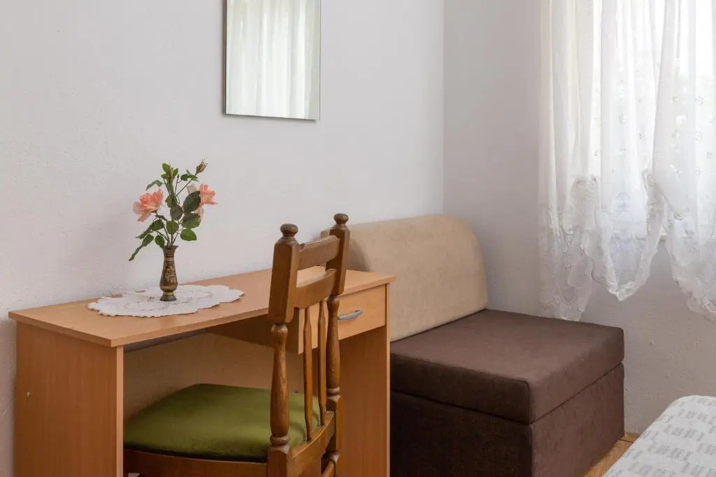Apartments near beach Babic