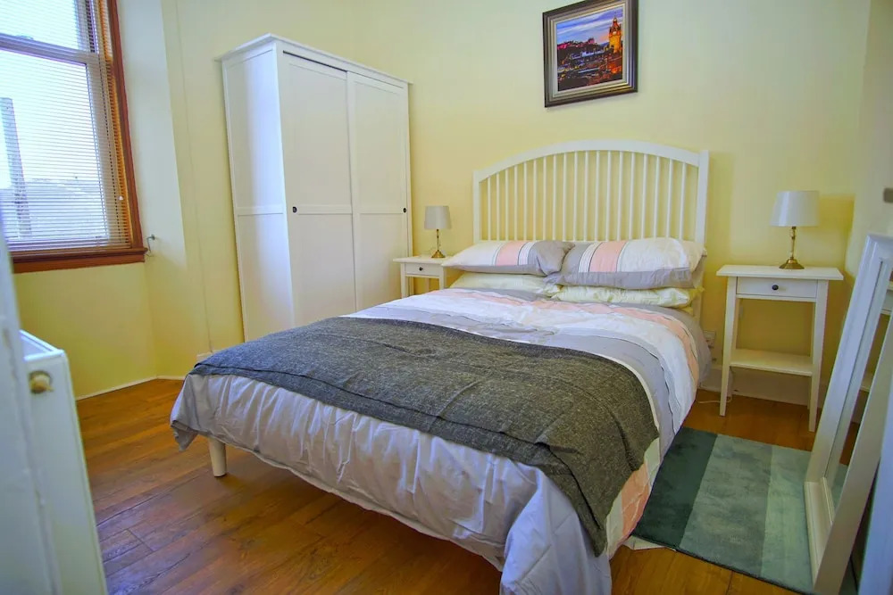Bright & Spacious Flat 4 in Newhaven