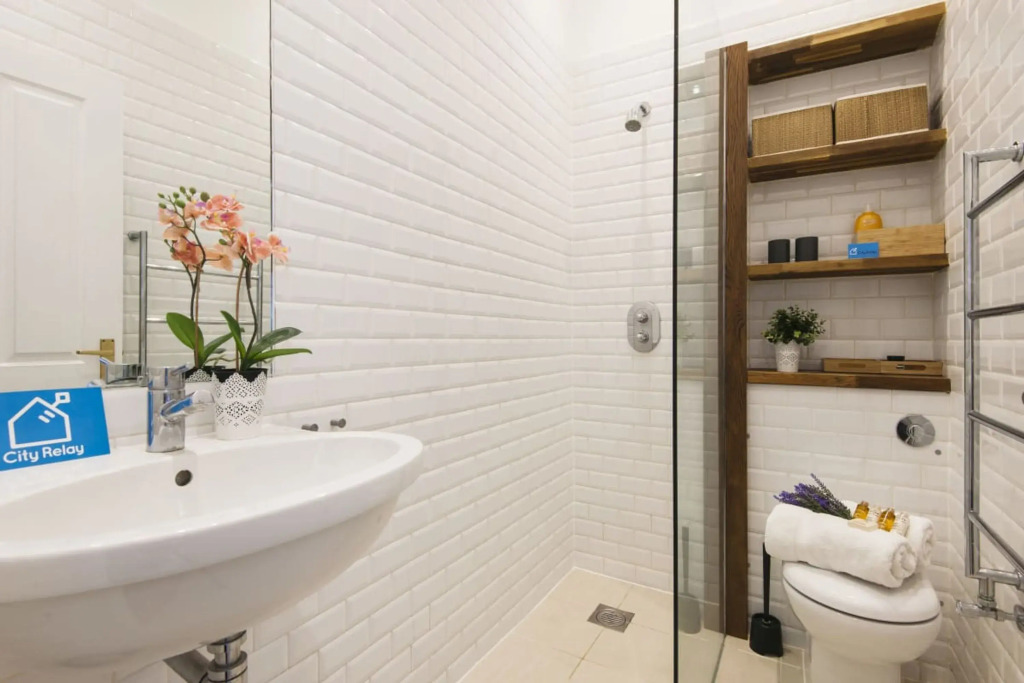 Bright Talbot Road Apartment