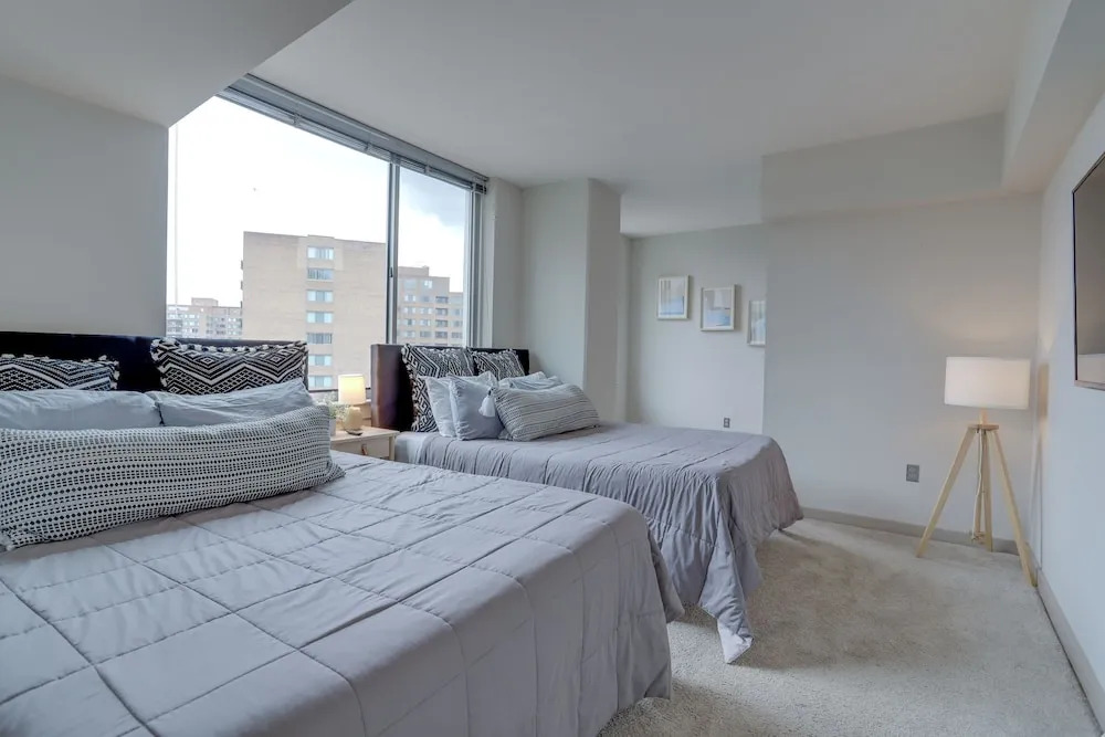 Wonderful 2BR Condo at Crystal City