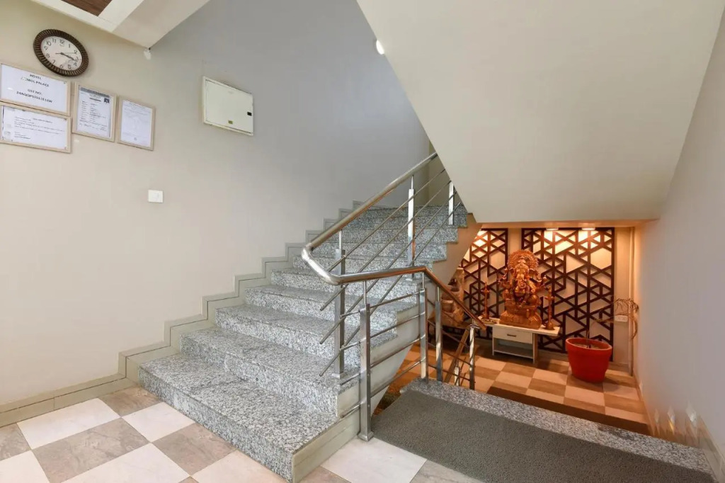 OYO 23289 Hotel Anmol Palace