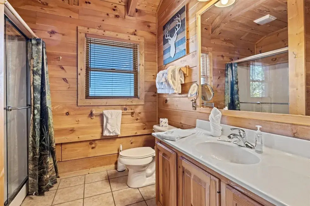 Big Bear Lodge 4 Bedroom Cabin by RedAwning