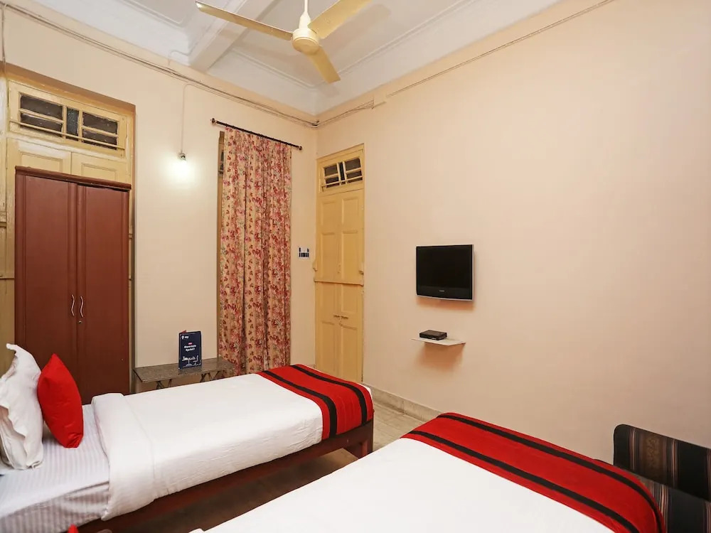 OYO 11896 Marble Palace Guest House