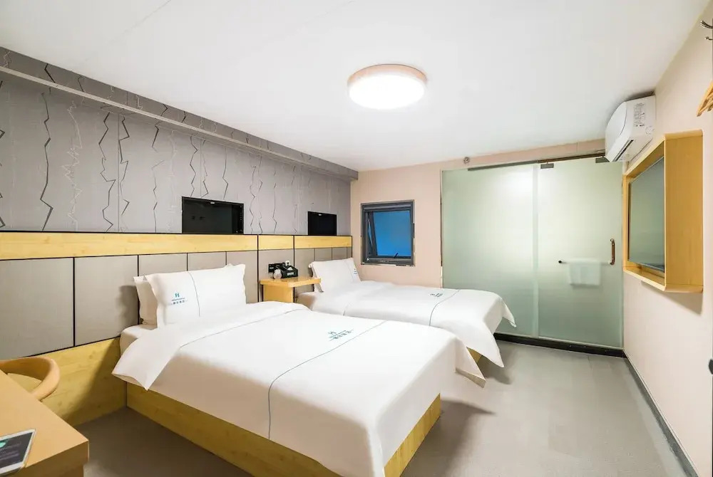 Dequan Chaoyang Park Hotel, near SOLANA