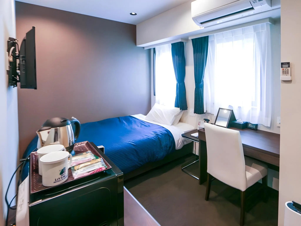HOTEL LiVEMAX Yokohama Kannai Ekimae