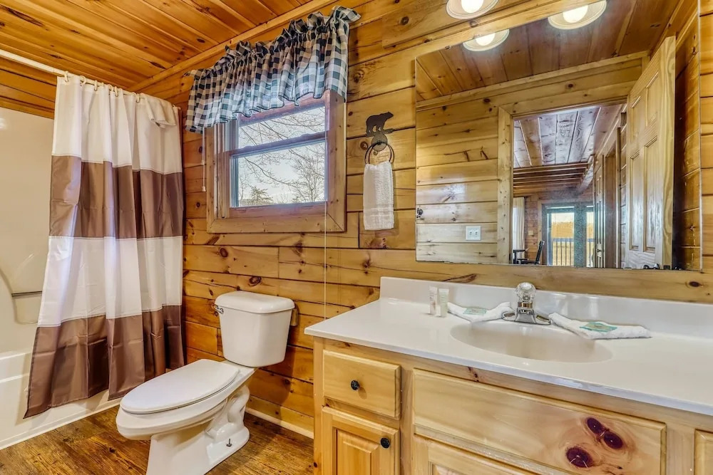Cozy Bear 2 Bedroom Cabin