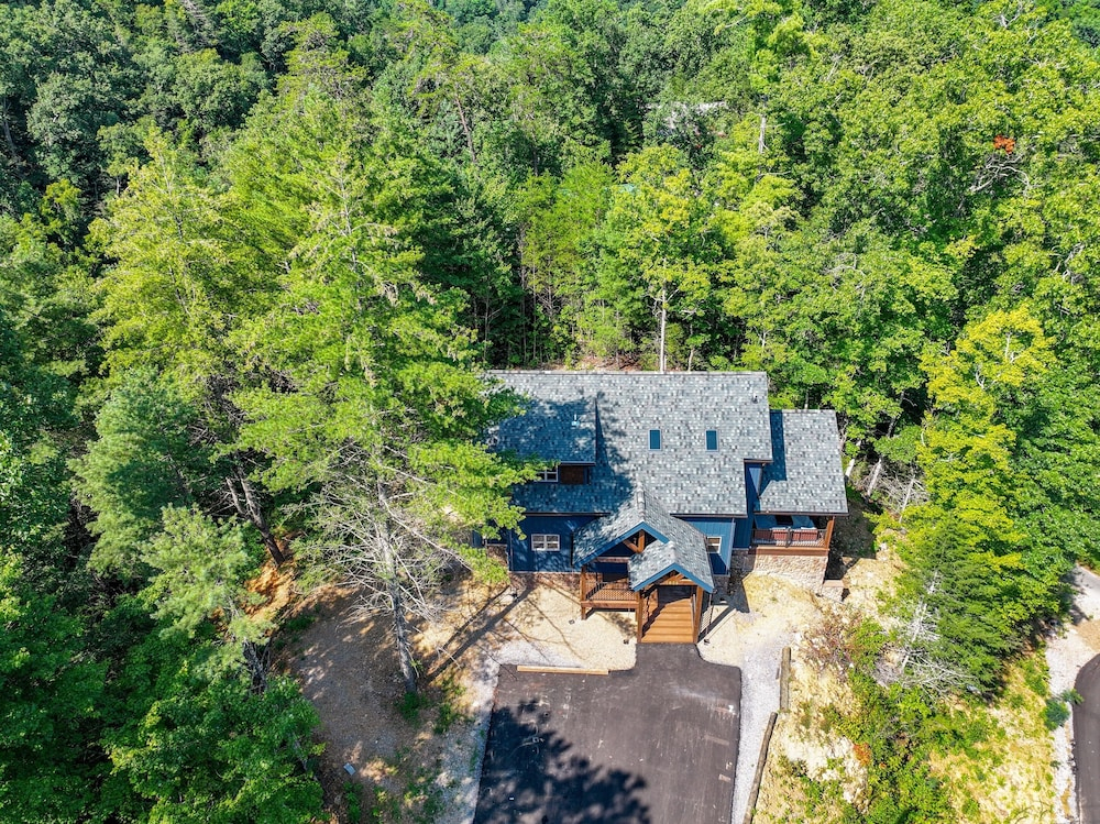 Blue Bird 3 Bedroom Cabin