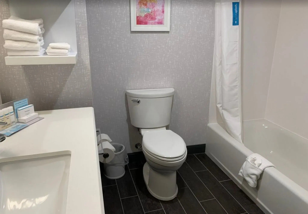 Hampton Inn & Suites Pittsburgh New Stanton PA