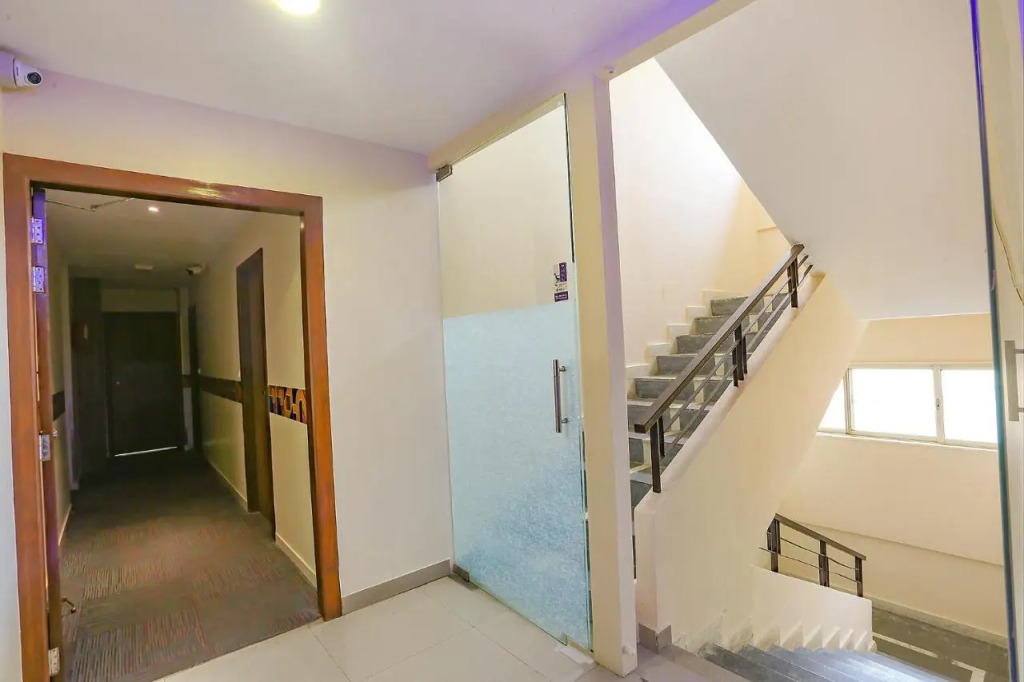 FabHotel Royal International - Nr Mumbai International Airport