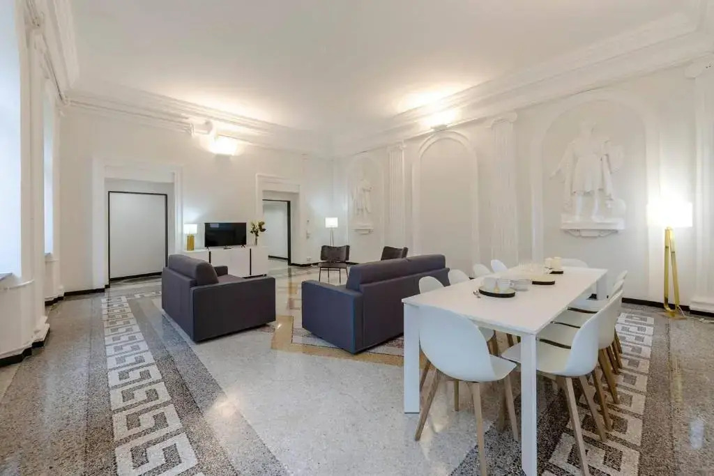 Joivy Elegant Flat for 7, in the Heart of Genoa