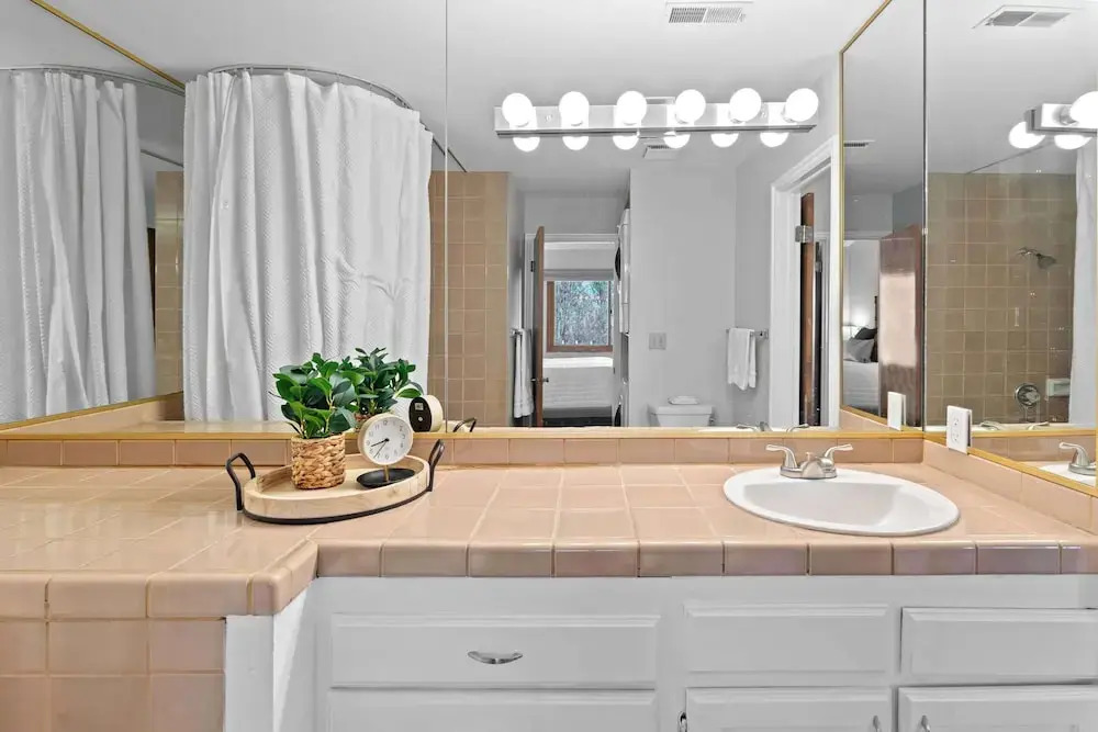 Hikers Hideaway Cozy Resort Condo w/ Pool & More