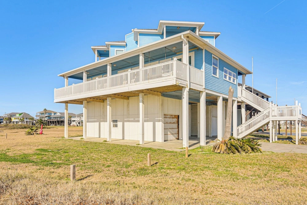 Steps to Sand: Spacious Crystal Beach Home w/ View