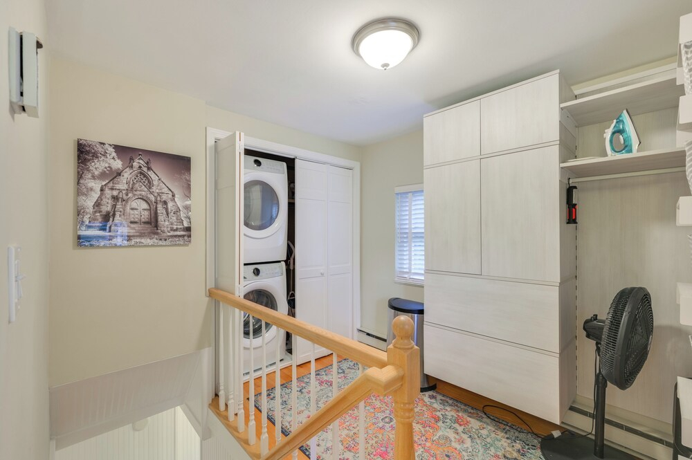 < 1 Mi to Dtwn Salem: Apt w/ Shared Patio & Yard!