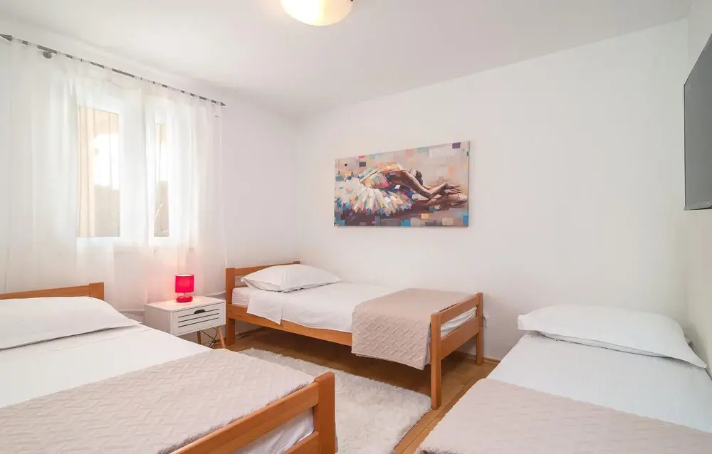 Awesome Home in Zrnovnica With Wifi, 4 Bedrooms and Outdoor Swimming Pool