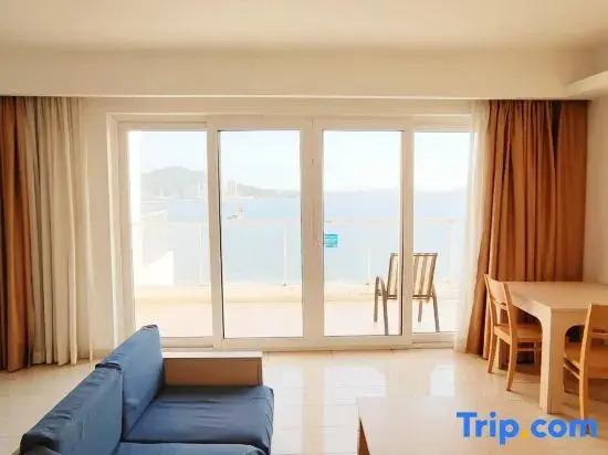 Yunzhifan Holiday Hotel