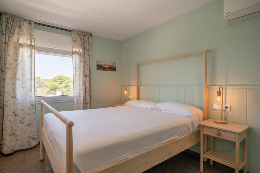 Sabina in L'Escala with 6 bedrooms and 3 bathrooms